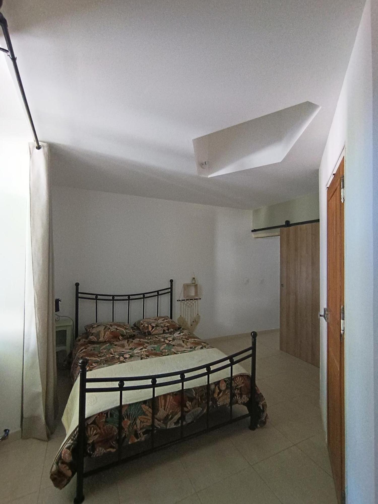 Dans Maison De Maitre, Appartement Independant. Montfrin Exterior foto